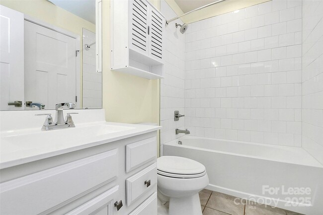 Building Photo - 228 Parkwood Ave
