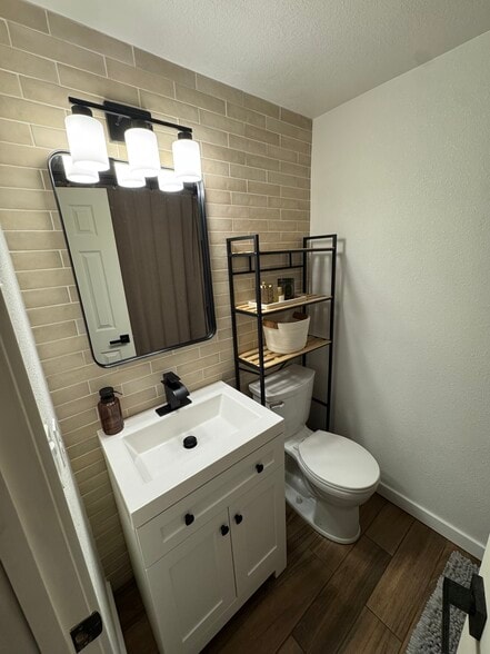 Building Photo - 2327 Don St