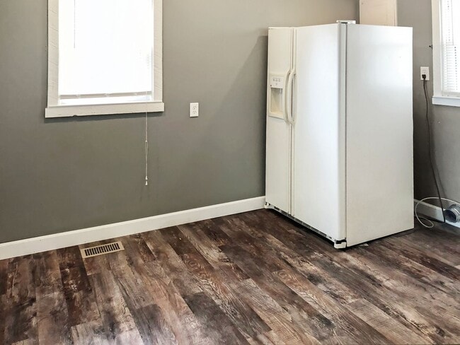 Building Photo - Pinchably Cute!