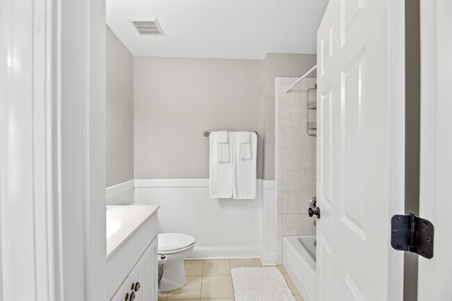 Building Photo - 2665 Breton Ridge Dr