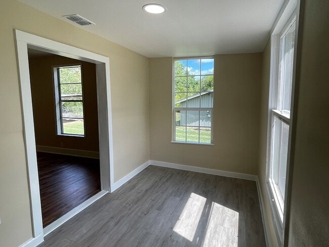 Building Photo - 422 S Orange St