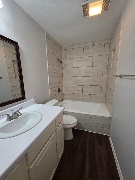 Building Photo - 2808 Charter Oak Dr