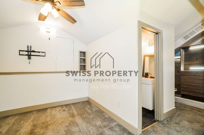 Building Photo - 487 W Johnstown Rd