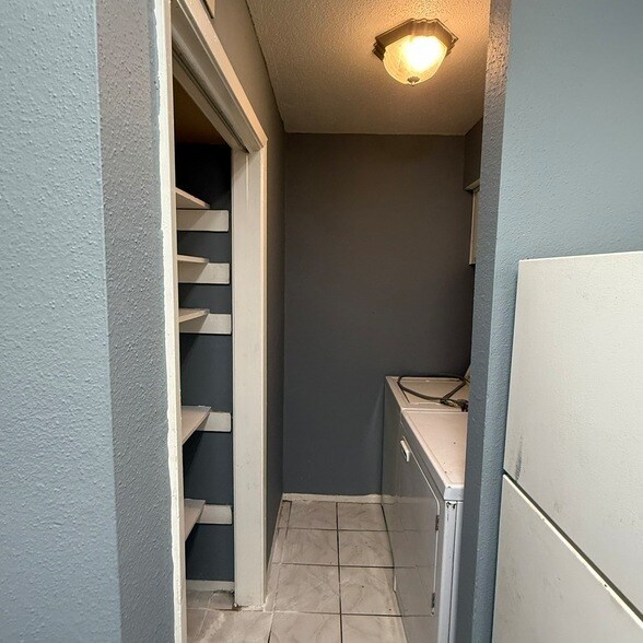 Building Photo - 10603 S Wilcrest Dr