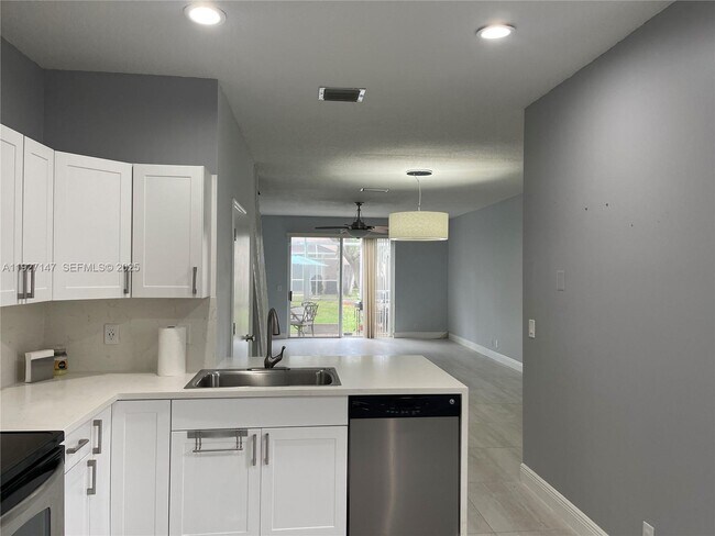 Building Photo - 1861 Salerno Cir