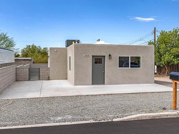 Building Photo - 938 E Waverly St