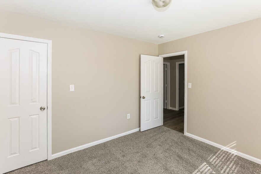 Building Photo - 6208 Stonefort Ct