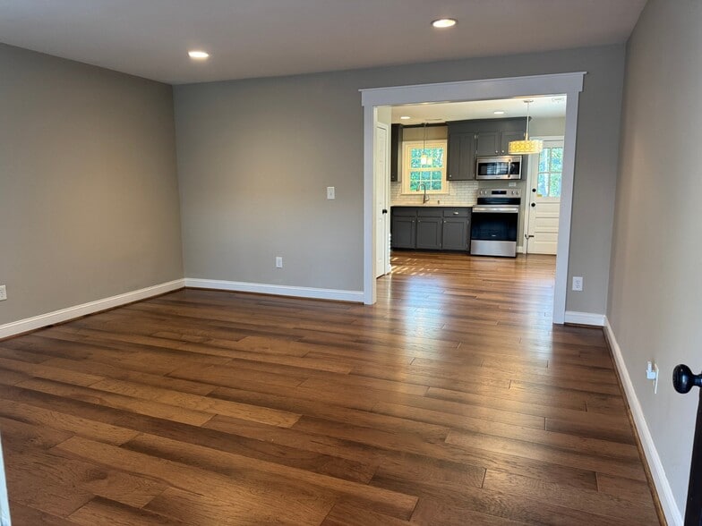 Building Photo - 608 University Ridge