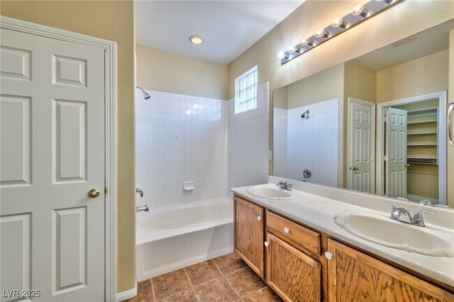 Building Photo - 6236 Huntington Ridge Ave