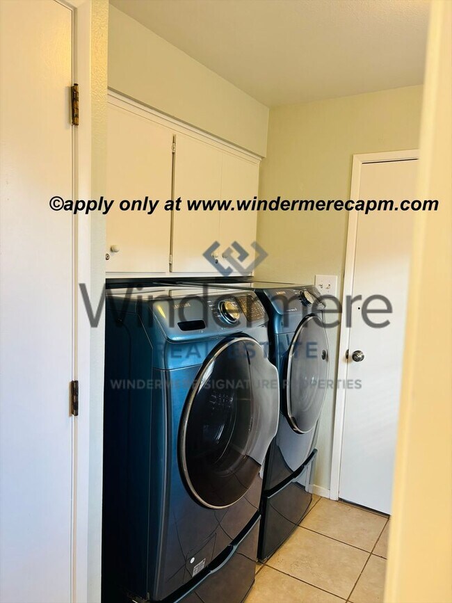 Building Photo - Beautiful 3-Bedroom Home in a Wonderful Fair Oaks Neighborhood!