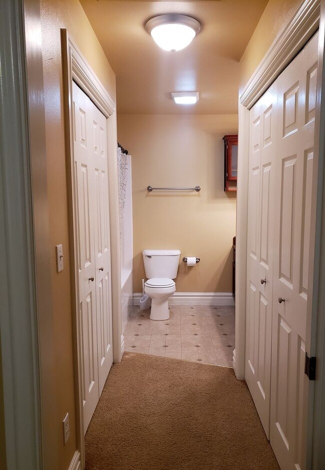 Building Photo - West-end 3 Bedroom Condo w/ Garage - End U...