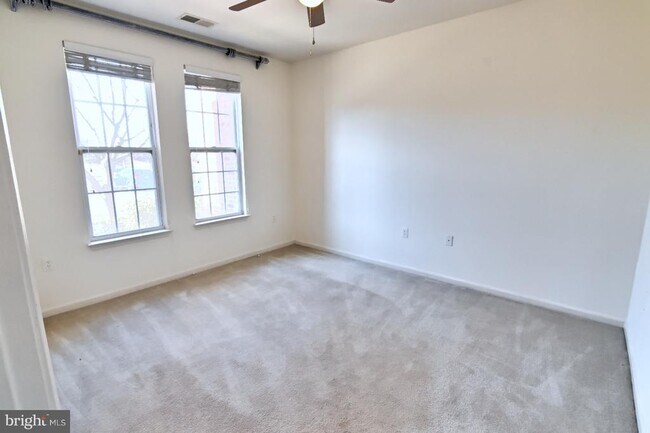 Building Photo - 21216 McFadden Square