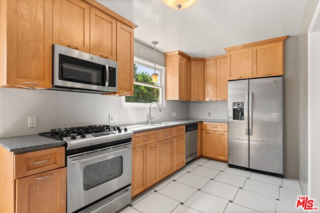 Building Photo - 6542 W 80th Pl