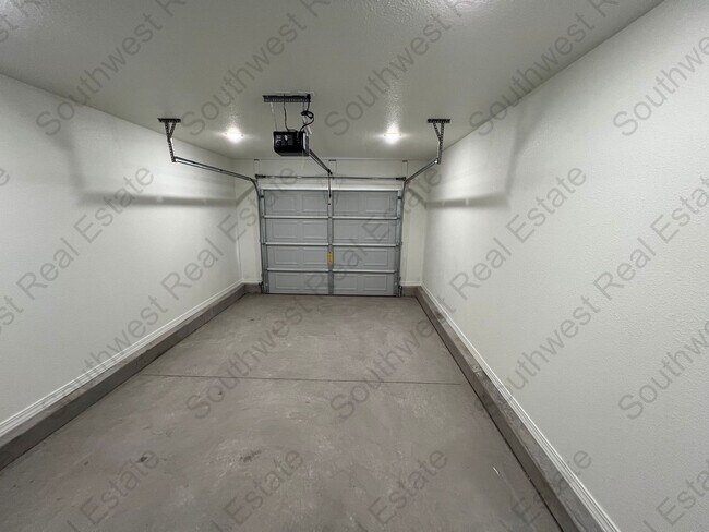 Building Photo - 2129 Bobwhite Ct