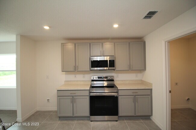 Building Photo - 147 Franzing St