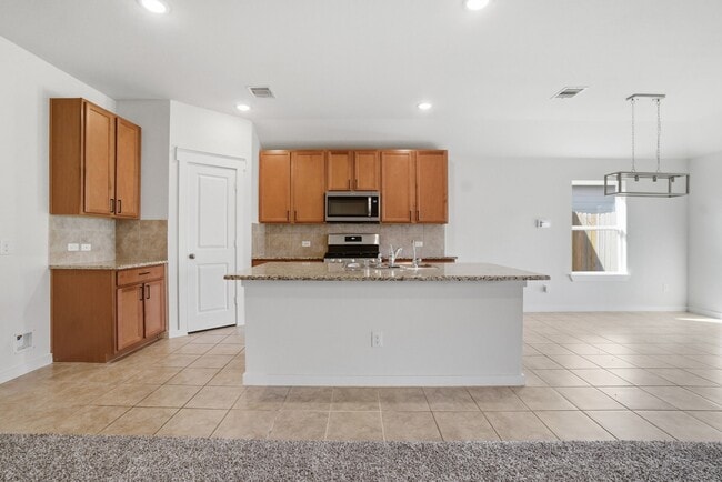 Building Photo - 40477 Mostyn Lake Dr