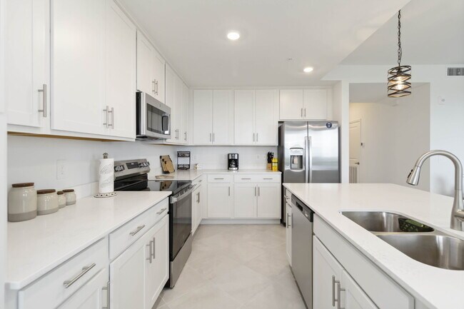 Building Photo - "Fully Furnished 2-Bed, 2-Bath Condo in Wellen Golf!"