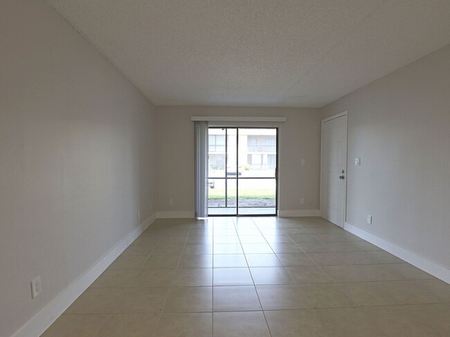 Building Photo - $ 250 OFF SECOND MONTH RENT AVAILABLE NOW ...