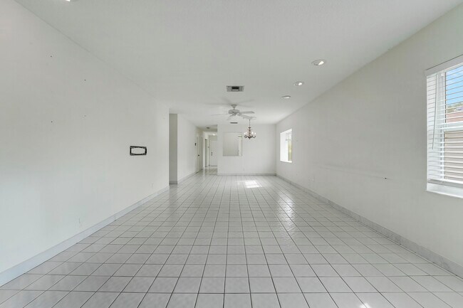 Building Photo - 13679 Date Palm Ct