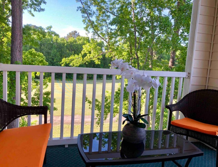 Building Photo - 1294 River Oaks Dr