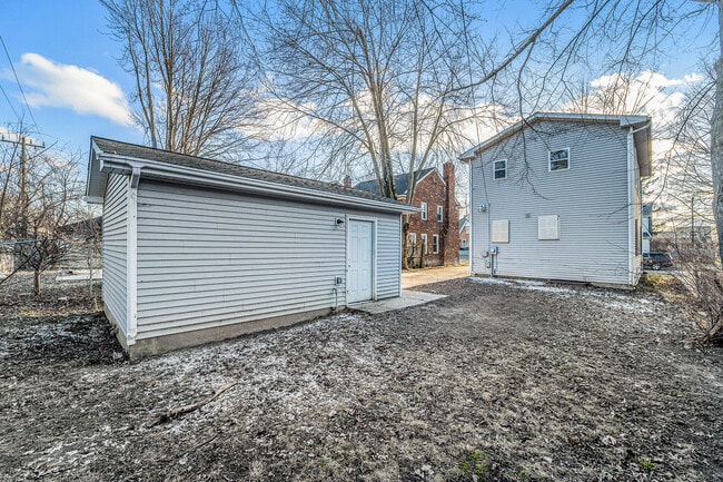 Building Photo - 4128 Buckingham Ave