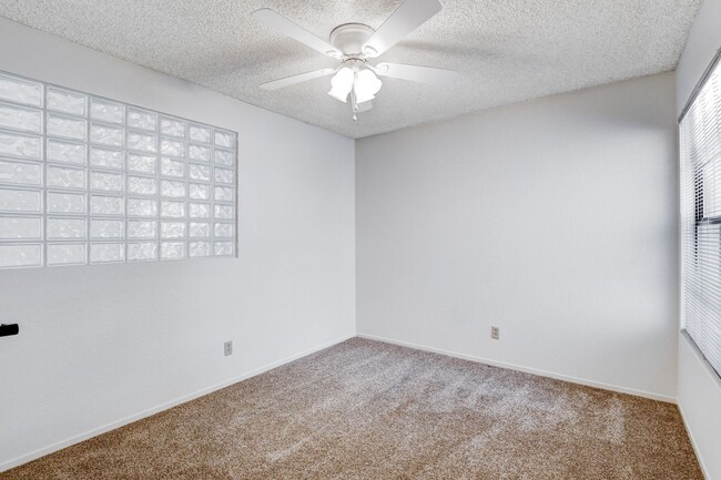 Building Photo - 4BEDROOM HOME ON THE GOLF COURSE 89130 * C...