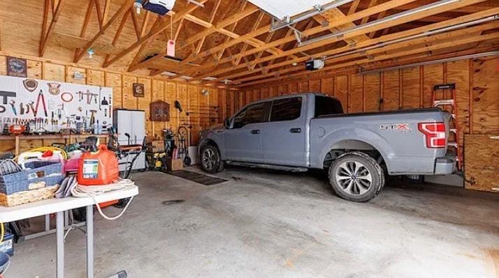 Building Photo - 324 Butterfield Ave