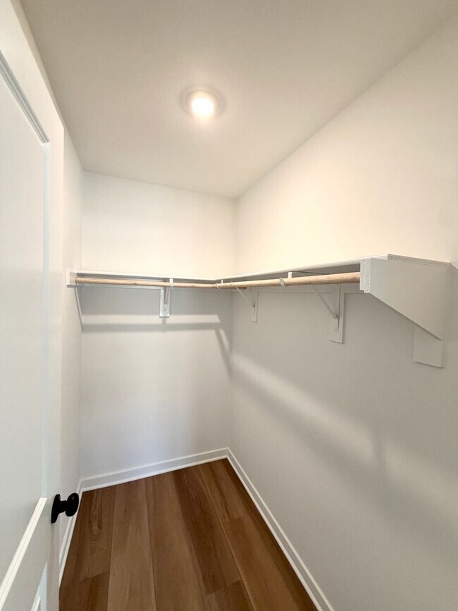 Building Photo - Brand-New Luxury Townhome for Lease in Claremont