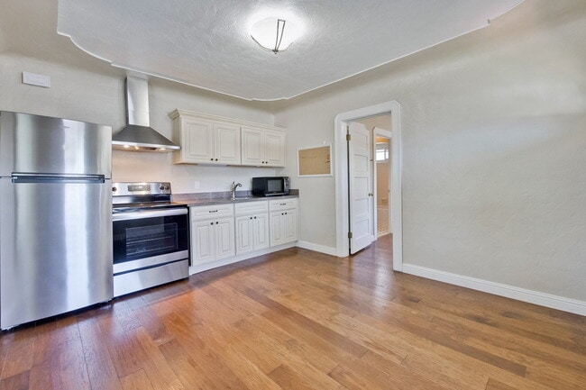 Building Photo - Cute and Cozy 1BR/1BA near downtown Sunnyvale