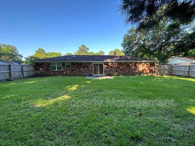 Building Photo - 61 Dove Ct