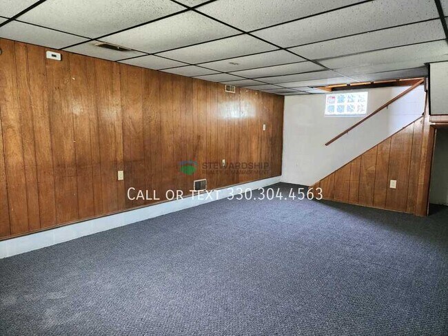 Building Photo - 1030 Sawyer Ave
