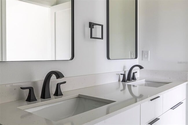 Building Photo - 2057 BARROSO