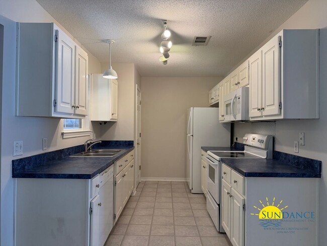 Building Photo - Great 3 Bedroom Home in Fort Walton Beach!