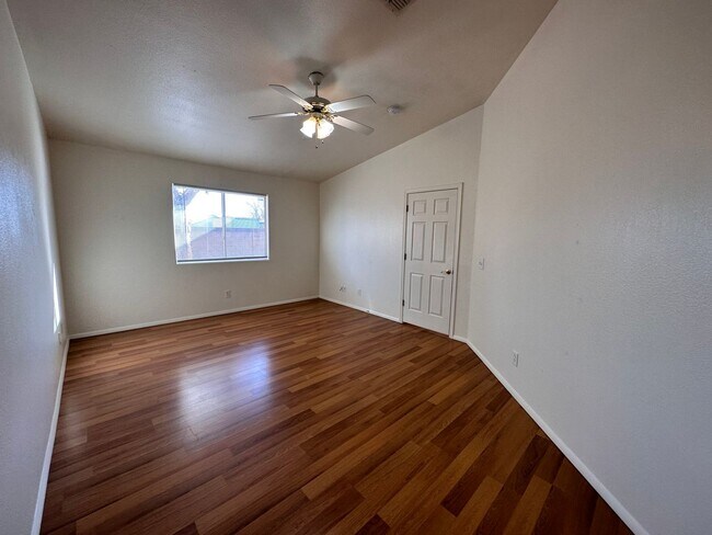 Building Photo - Great 3 Bedroom, 2 Bath Home Centrally located in Kingman!