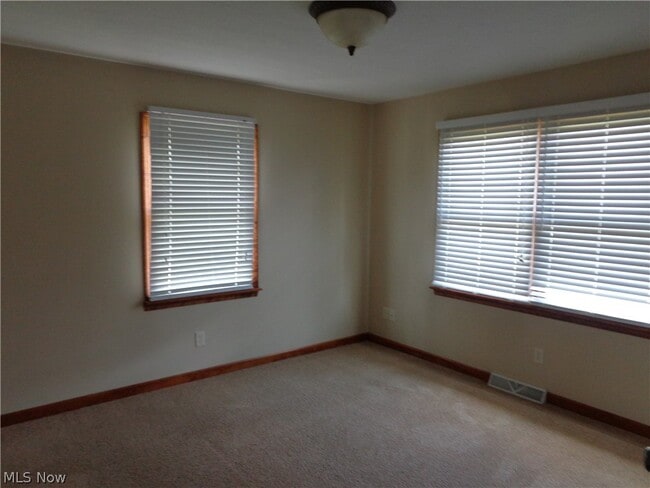 Building Photo - 239 Aspen Dr
