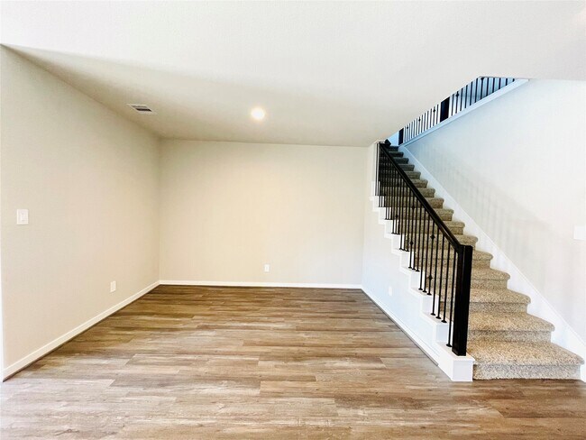 Building Photo - 3310 Silverton Dr