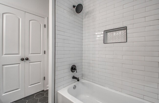 Building Photo - 1825 Young Ave