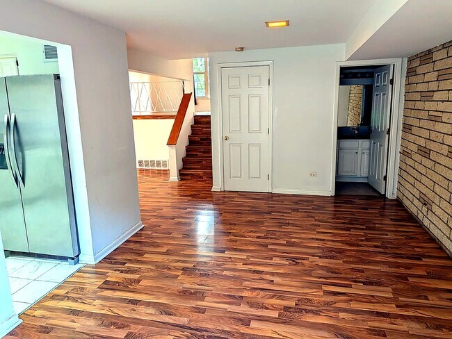 Building Photo - 386 Dover Dr