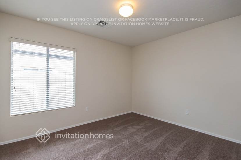 Building Photo - 13432 W Peck Dr