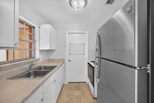 Building Photo - 328 Palos Ct