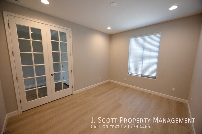 Building Photo - 5839 N 88th Ln