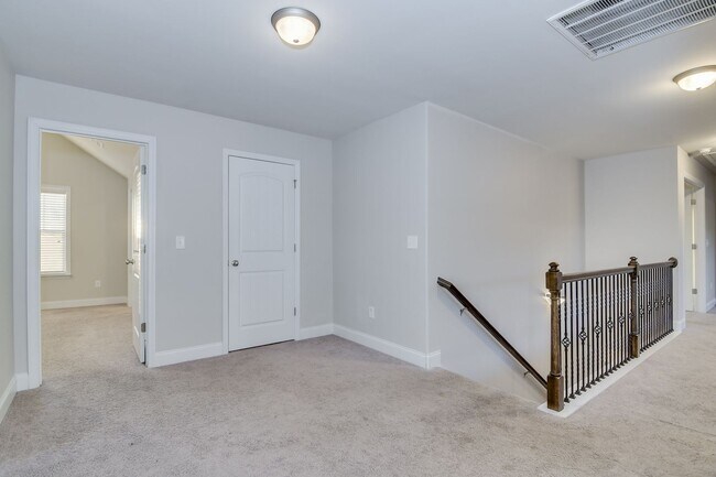 Building Photo - Large House in Grovetown!