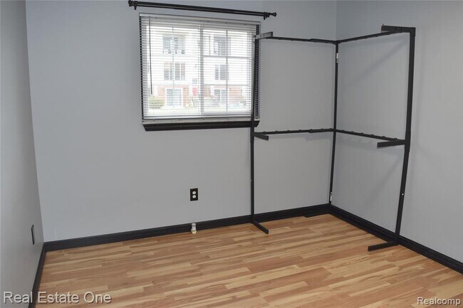 Building Photo - 460 Baldwin Ave