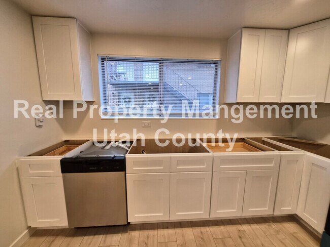 Building Photo - 1146 W 100 N