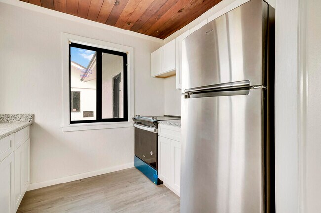 Building Photo - 652 Hernando St