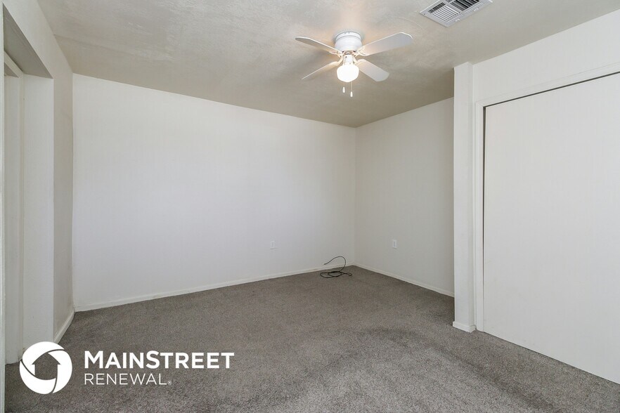 Building Photo - 2027 W Chambers St