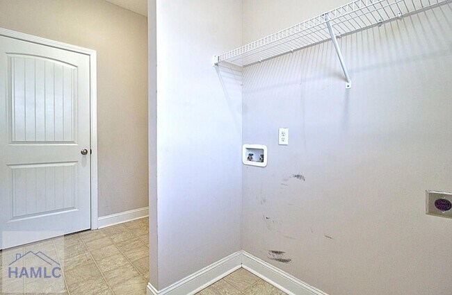 Building Photo - 147 Rimes Ave SE