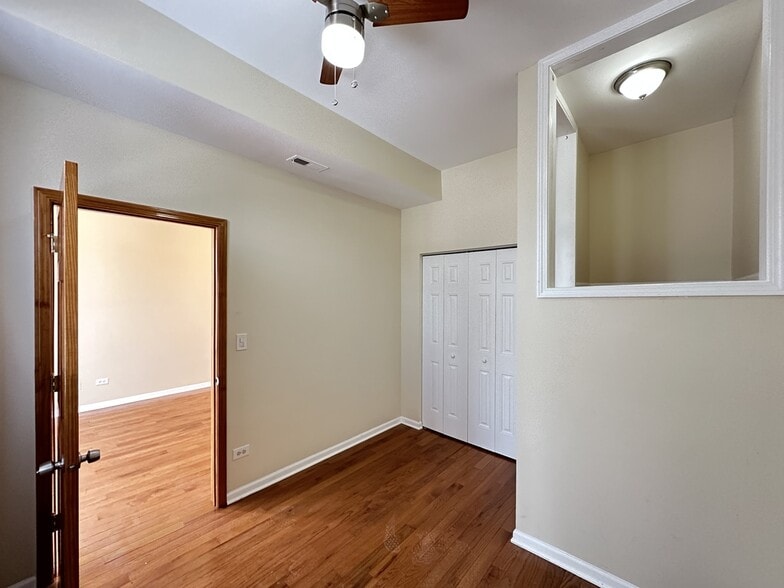 Building Photo - 2028 N Hamlin Ave