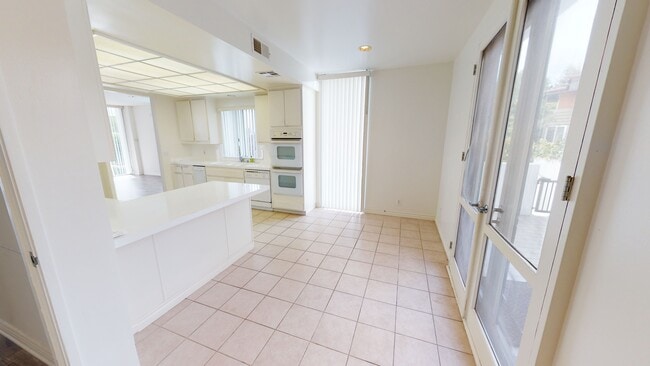 Building Photo - 1021 Grove