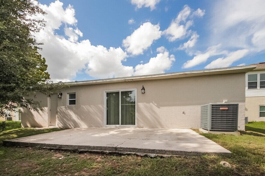 Building Photo - 3235 Hunters Chase Loop